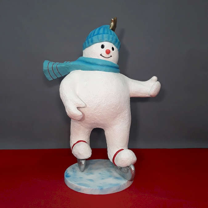bonhomme-de-neige-a-patins-bonnet-bleu-en-resine-1