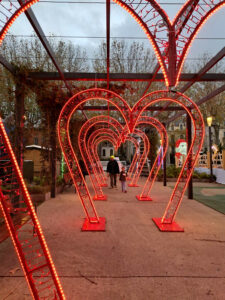 arche-en-forme-de-coeur-lumineuse-2