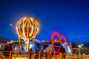 arche-en-forme-de-coeur-lumineuse-6