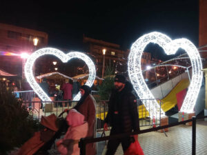coeur-arche-illuminee-avec-coeur-rouge-1