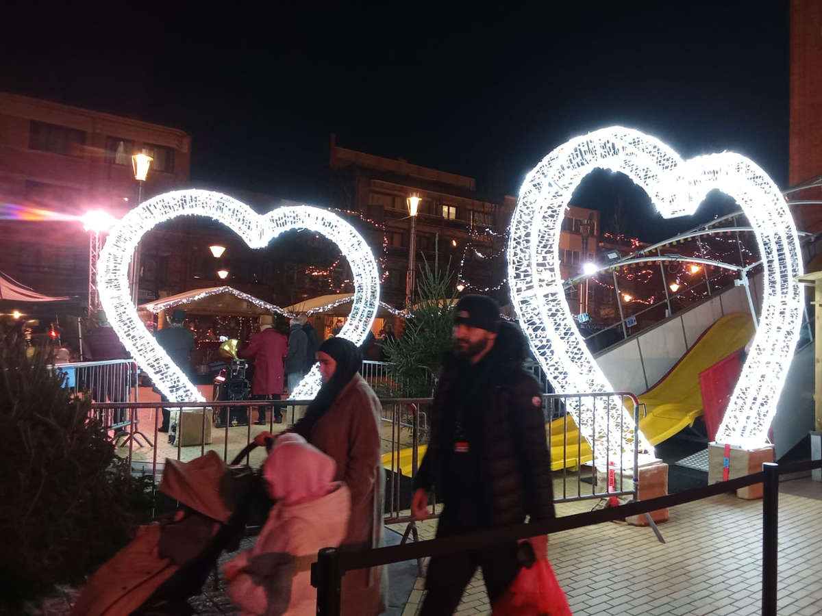 coeur-arche-illuminee-avec-coeur-rouge-1
