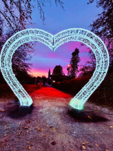 coeur-arche-illuminee-avec-coeur-rouge-3
