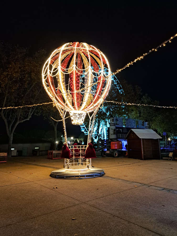 Montgolfière lumineuse de 8m