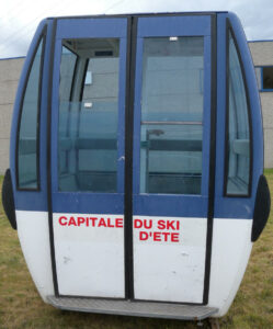 telecabine-10-places-tignes-bleu-2
