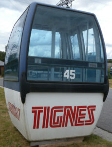 telecabine-10-places-tignes-bleu-3