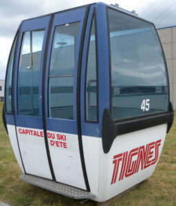 telecabine-10-places-tignes-bleu-4