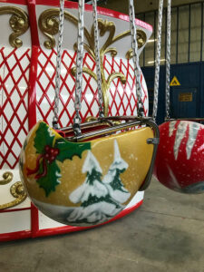 carrousel-baroque-chaises-boules (1)