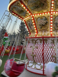 carrousel-baroque-chaises-boules (10)