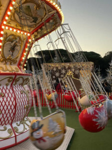 carrousel-baroque-chaises-boules (11)