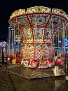 carrousel-baroque-chaises-boules (15)