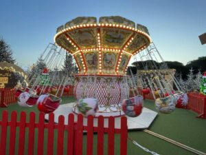 carrousel-baroque-chaises-boules-21