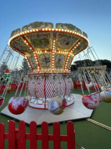 carrousel-baroque-chaises-boules (9)