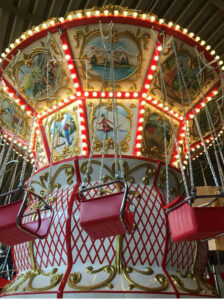 carrousel-baroque-chaises-carrees-10