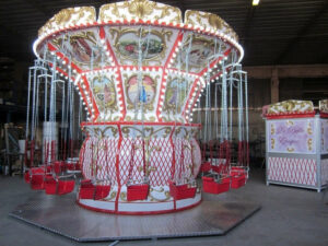 carrousel-baroque-chaises-carrees-2