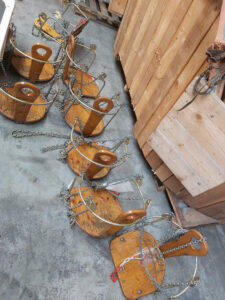 carrousel-bois-3-chevaux-avec-chaises-siege-chaine-14-places-3