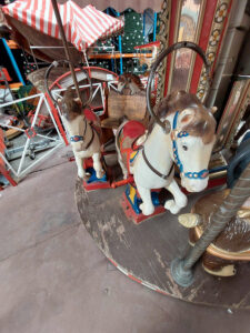 carrousel-bois-8-sujets-9-places-4