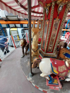 carrousel-bois-8-sujets-9-places-6