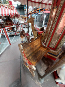 carrousel-bois-8-sujets-9-places-7