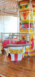 carrousel-bois-9-sujets-13-places-remorque-bleue-3