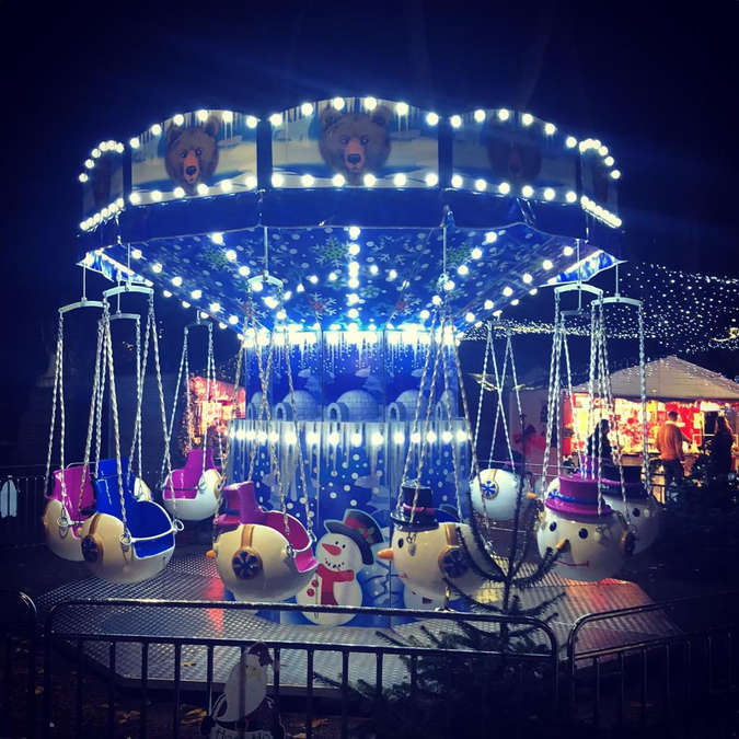 Snowmen chain carousel 12 seats