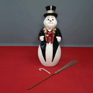 bonhomme-de-neige-chapeau-noir-et-costume-3