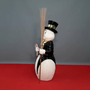 bonhomme-de-neige-chapeau-noir-et-costume-4