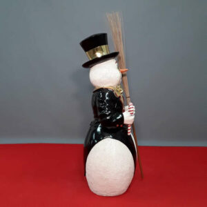 bonhomme-de-neige-chapeau-noir-et-costume-5
