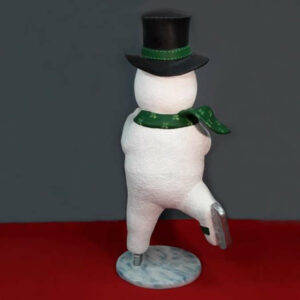 bonhomme-de-neige-sur-ses-patins-chapeau-noir-4