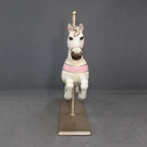 cheval-blanc-sur-tige-carrousel-1