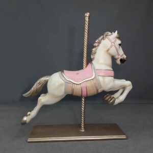 cheval-blanc-sur-tige-carrousel-2