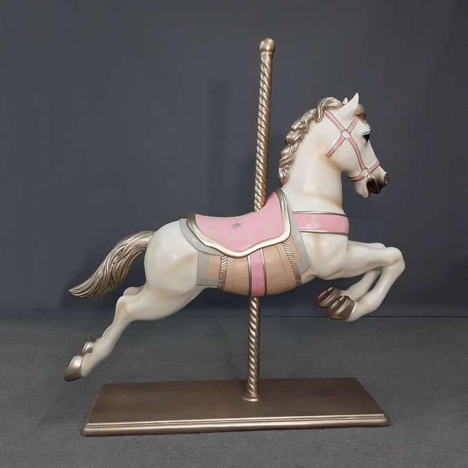 cheval-blanc-sur-tige-carrousel-2