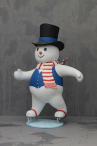 grand-bonhomme-de-neige-avec-chapeau-noir-1