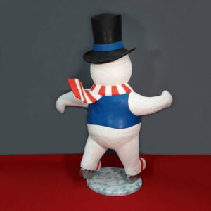 grand-bonhomme-de-neige-avec-chapeau-noir-4