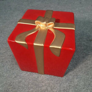 cadeau-decoratif-rouge-avec-ruban-dore-1