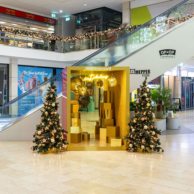 Gold Christmas InstaBox – instagrammable display