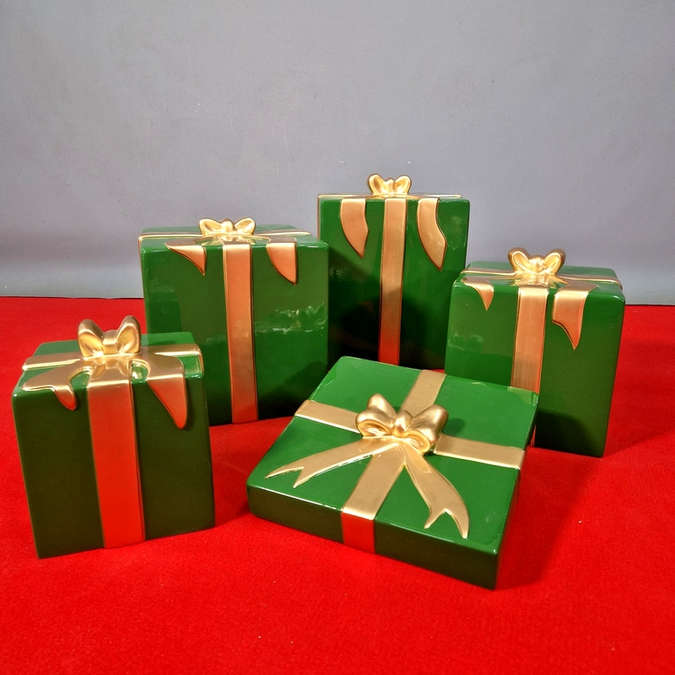 replique-geante-de-cadeau-pour-exterieur-1