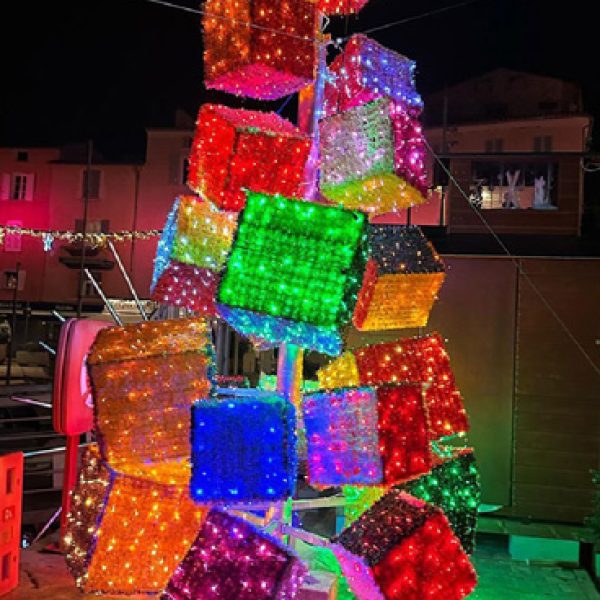 Sapin cadeau lumineux